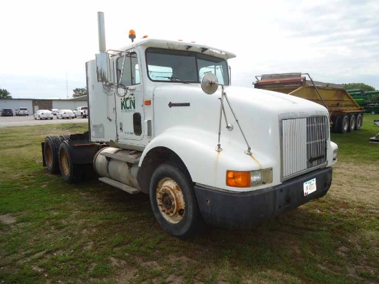 IH 9400 semi tractor