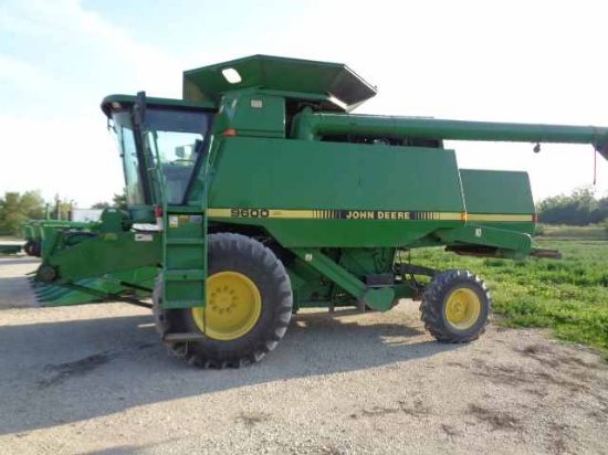 JD 9600 combine