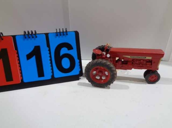Ertl IH 560