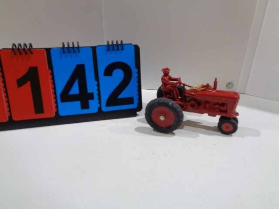 Ertl Farmall M w/man
