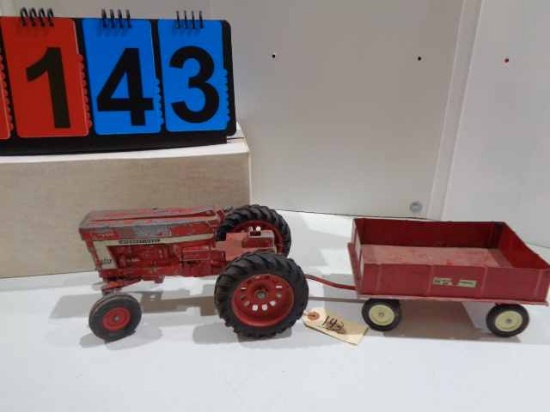 Ertl IH 966 tractor and wagon