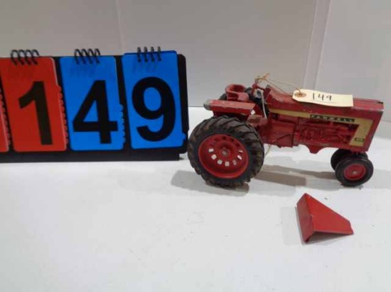 Ertl Farmall 806 NF