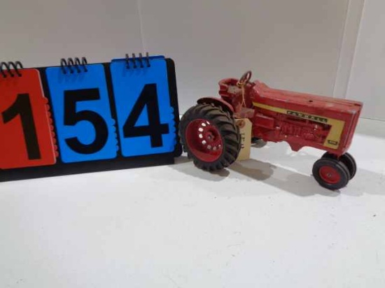 Ertl Farmall 806 NF
