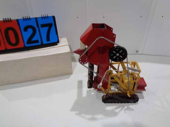 Custom-made sand loader