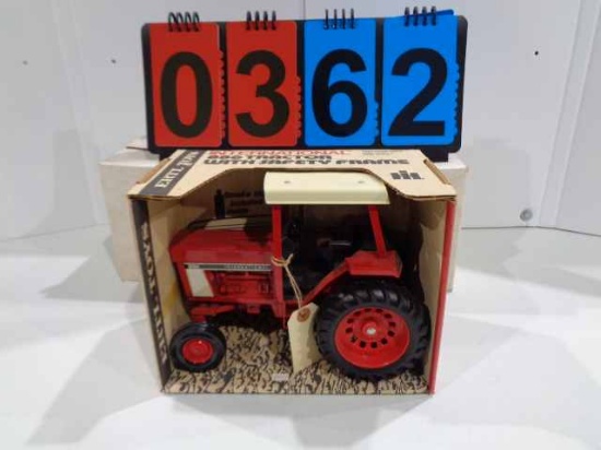 IH 886
