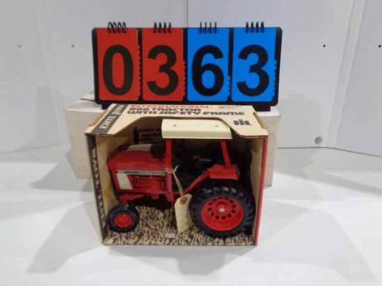 IH 886