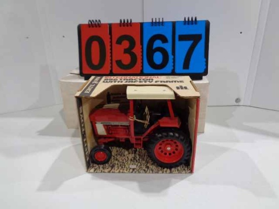 IH 886