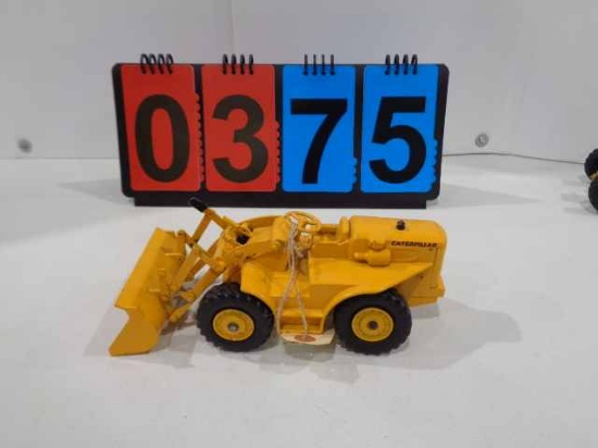 Ertl CAT loader