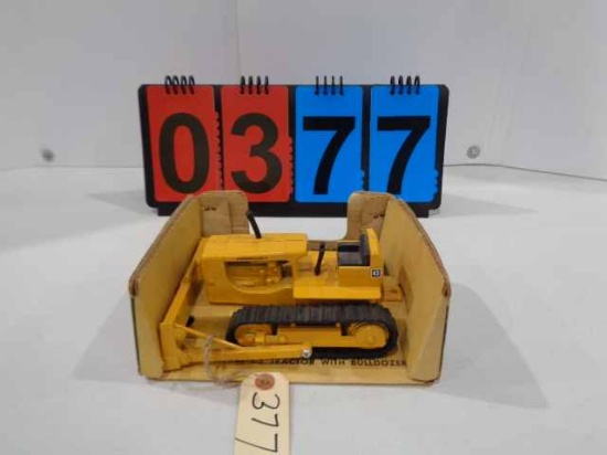 Ertl CAT D6 w/bulldozer