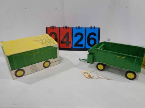 Ertl JD Chuck Wagon