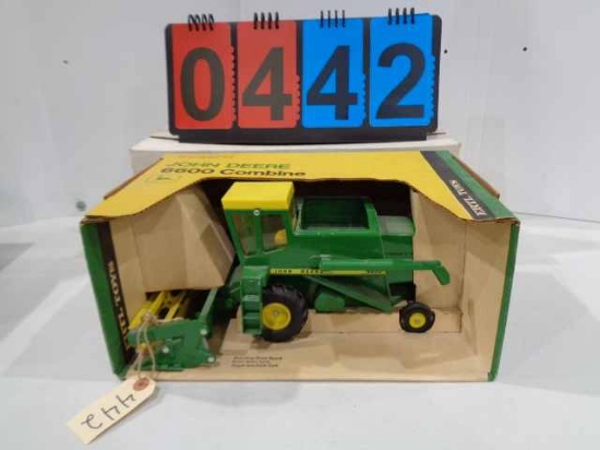 JD 6600 combine