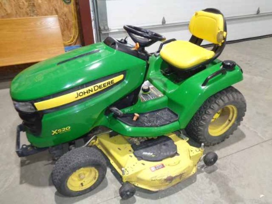 John Deere X520