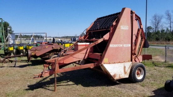 Hesston 5600 Baler