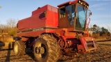 Case 1660 4 WD Combine w/ Grain Head