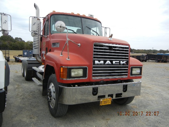 2001 MACK CH613 TRUCK TRACTOR, 703+ mi,  DAY CAB, MACK E-7 425 DIESEL, 10 S