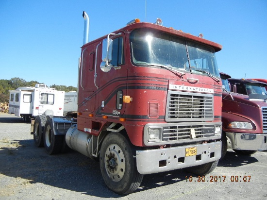 1982 INTERNATIONAL 9670 TRUCK TRACTOR,  SLEEPER CAB, CUMMINS 400 DIESEL, 13