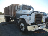 2010 I. H. GRAIN TRUCK,  V8 GAS, 13-SPEED, SINGLE AXLE, 16' BED, METAL SIDE