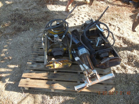PALLET WITH SPIKE PULLER, TOOLS