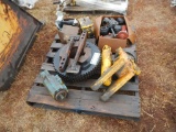 PALLET WITH SPROCKETS, JACKSON PARTS, TAMPER THUMBS