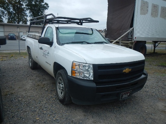 2013 CHEVROLET 1500 PICKUP TRUCK,  V6 GAS, AUTOMATIC, PS, AC, LADDER & PIPE