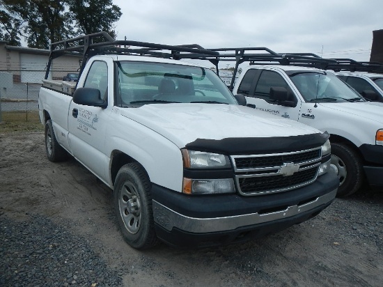 2007 CHEVROLET 1500 PICKUP TRUCK, 184K mi,  V6 GAS, AUTOMATIC, PS, AC, LADD