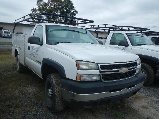 2007 CHEVROLET 2500 HD SERVICE TRUCK, 219K mi,  V8 GAS, AUTOMATIC, PS, AC,