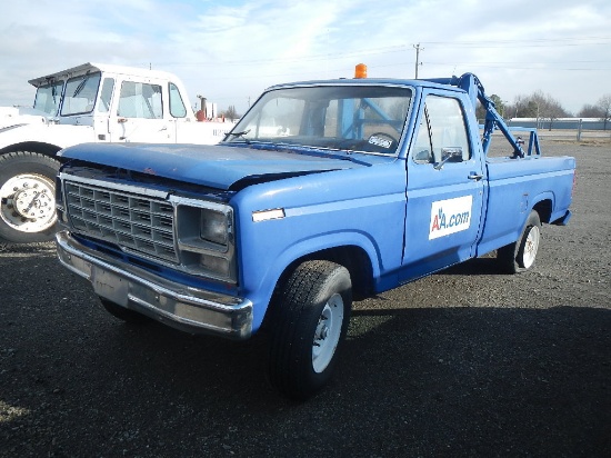 FORD F150 LOADING PICKUP, 4,186+ hrs, 65,943+ mi,  4.9 LITRE STRAIGHT 6 GAS