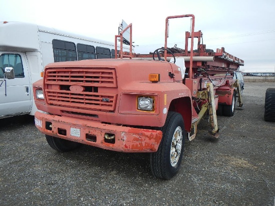 1988 FORD F700 PLATFORM SCISSOR LIFT TRUCK 664 miles on meter  6.1L - 370/2
