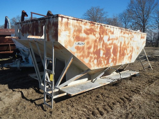 FERTILIZER/SEED TENDER METAL BED  WITH HYDRAULIC AUGER