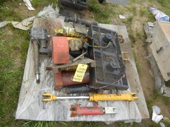 PALLET WITH HYDRAULIC CYLINDERS