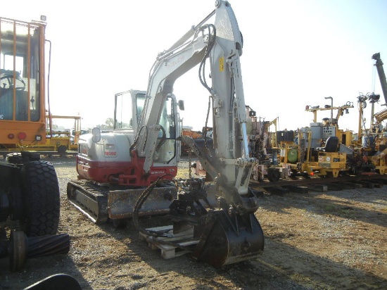 TAKEUCHI TB 260 MINI EXCAVATOR, 775+ hrs,  CAB, FMCO HYDRAULIC THUMB, RUBBE