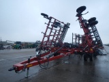 CASE IH 200 FIELD CULTIVATOR  HYD FOLD, HARROWS WITH CRUMBLER, (ONLY BEEN O