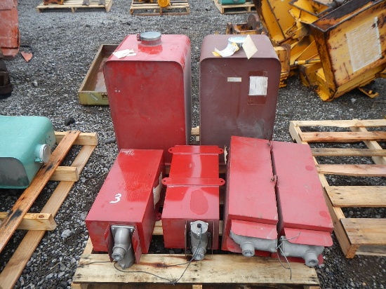 (4) SANDER TANKS & (2) FUEL TANKS