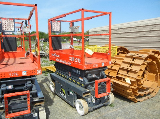 2012 SKYJACK 3219 SCISSOR LIFT, 127 hrs, S# 22037212 C# 28984WS