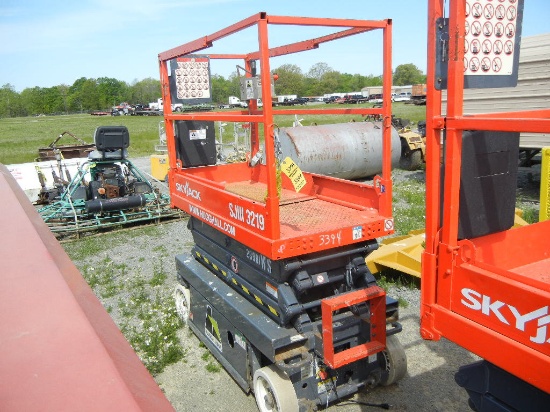 2012 SKYJACK 3219 SCISSOR LIFT, 135 hrs, S# 22037202 C# 28981WS