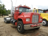 1988 MACK RD TRUCK TRACTOR, 586K MILES  DAY CAB, 350 MACK ENGINE, 6SP MACK