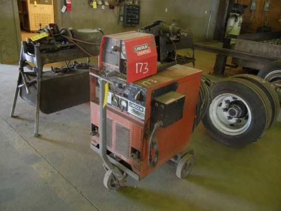 LINCOLN R35-250 WELDER  WITH LF-72 WIRE FEED,WITH (2) MILLER 22A WIRE FEEDE