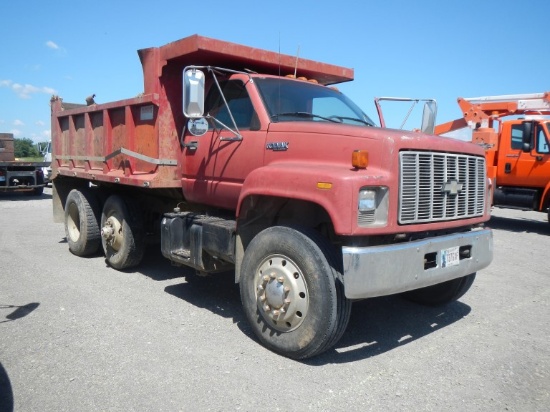 1995 CHEVROLET KODIAK DUMP TRUCK, 147,497,  10 SPEED, A/C, 7L GAS S# 13135,