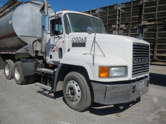 2003 MACK CH613 TRUCK TRACTOR, 615,173+ mi, 22,820+ hrs,  DAY CAB, MACK E7-