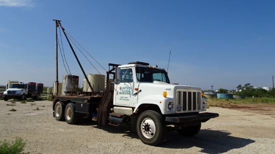 2002 INTERNATIONAL 2574 GIN POLE WINCH TRUCK, 426,415+ mi,  CAT C12 380-HP