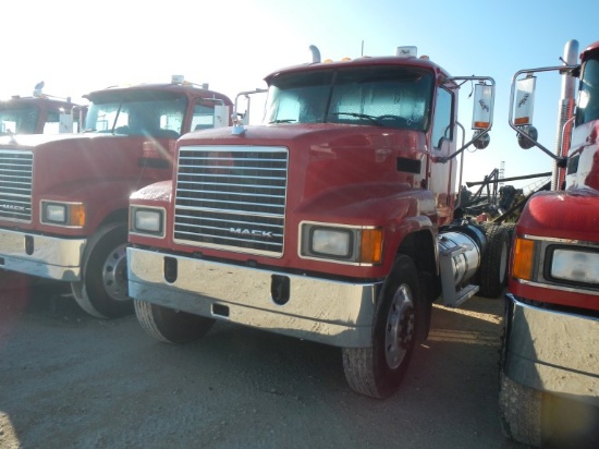 2011 MACK CHU613 TRUCK TRACTOR, 24,683+ mi, 11,577+ hrs,  DAY CAB, MACK MP8