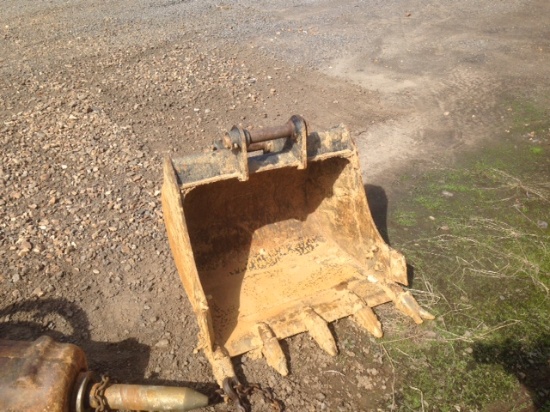 30" EXCAVATOR BUCKET,  FITS CATERPILLAR EXCAVATOR