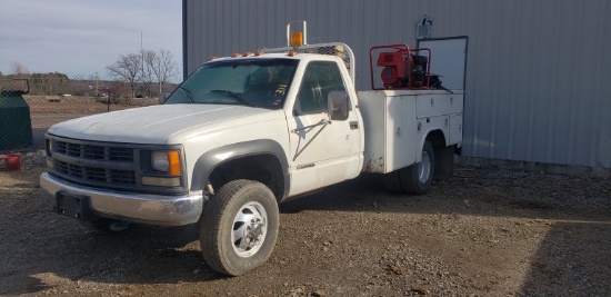 1998 CHEVROLET 3500 CRANE SERVICE TRUCK, 161,000+ mi,  4 X 4, V8 GAS, AUTOM