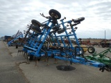 DMI TIGER MATE II FIELD CULTIVATOR  26FT, HYD FOLD, SPRING HARROWS, WITH DM