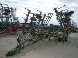 JOHN DEERE 980 S TINE FIELD CULTIVATOR  28FT, 3 BAR HARROWS