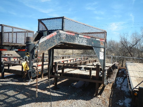 2005 APACHE 30' LOWBOY GOOSENECK TRAILER,  13,000 LB GVWR, TANDEM AXLES WIT