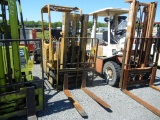 CATERPILLAR T-40B FORKLIFT, 1,640+ hrs,  4,000-LB CAPACITY, LP GAS ENGINE,