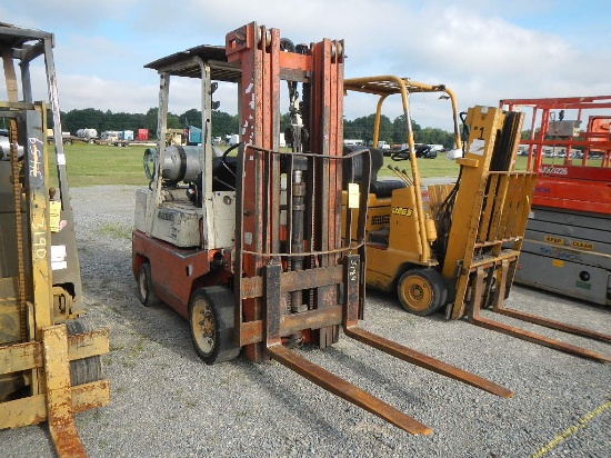 NISSAN 50 FORKLIFT, 7,510 hrs,  LP GAS, 4,000 LB CAPACITY, (RUNS & OPERATES