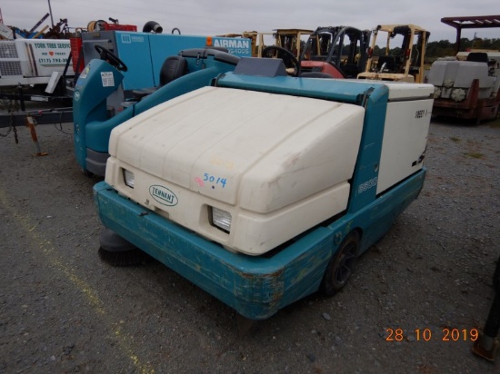 TENNANT 6500 SWEEPER, 2,394+ hrs,  SELF-PROPELLED, LP GAS ENGINE S# 6500202