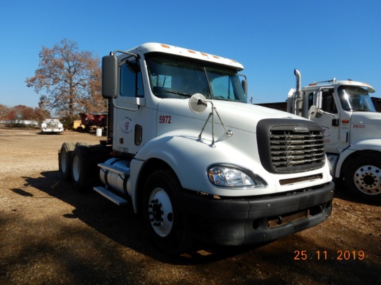 2007 FREIGHTLINER COLUMBIA TRUCK TRACTOR, 984,234 MILES  DAY CAB, DETROIT S